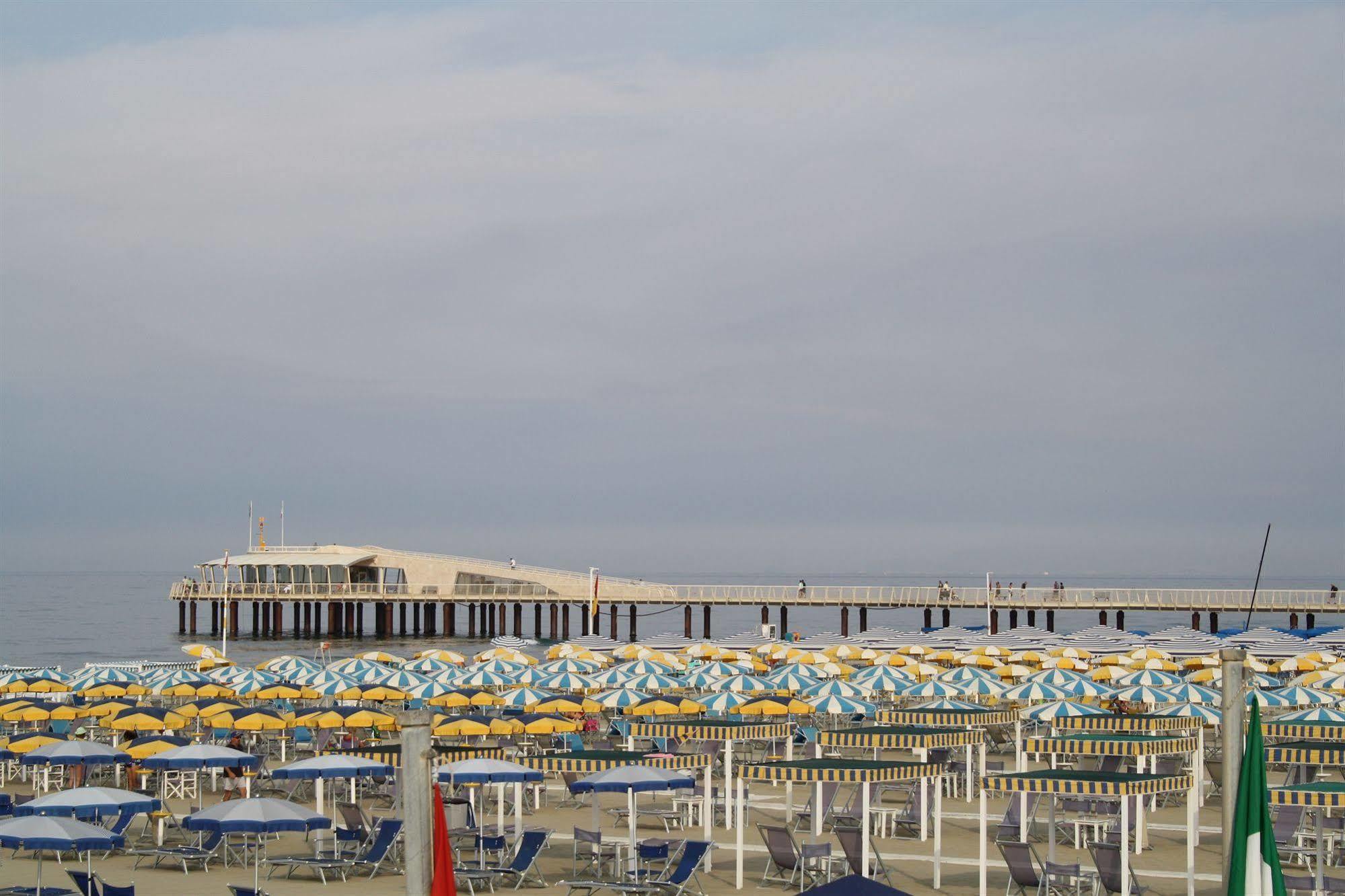 Hotel Regina Lido di Camaiore Exteriör bild