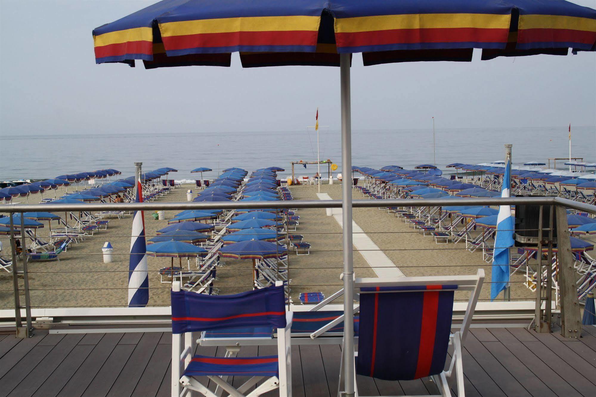 Hotel Regina Lido di Camaiore Exteriör bild